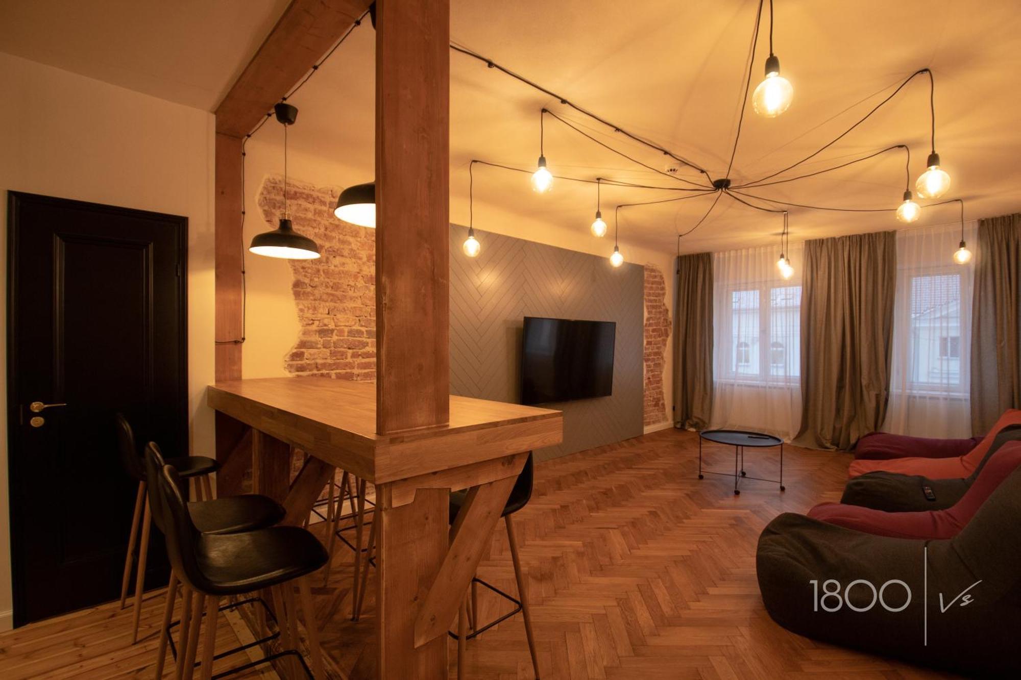 1800 By Vince Stay - Private Rooms In Town Hall Square Tartu Ngoại thất bức ảnh