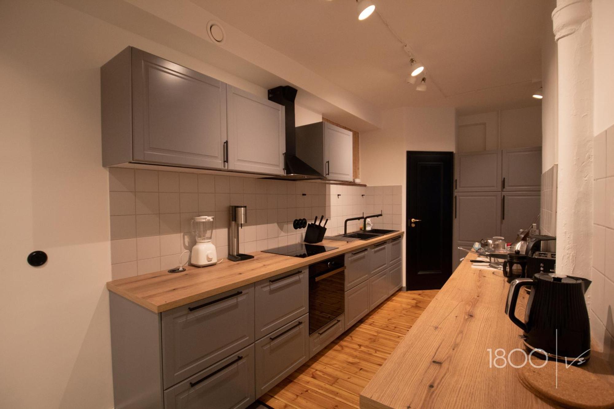1800 By Vince Stay - Private Rooms In Town Hall Square Tartu Ngoại thất bức ảnh
