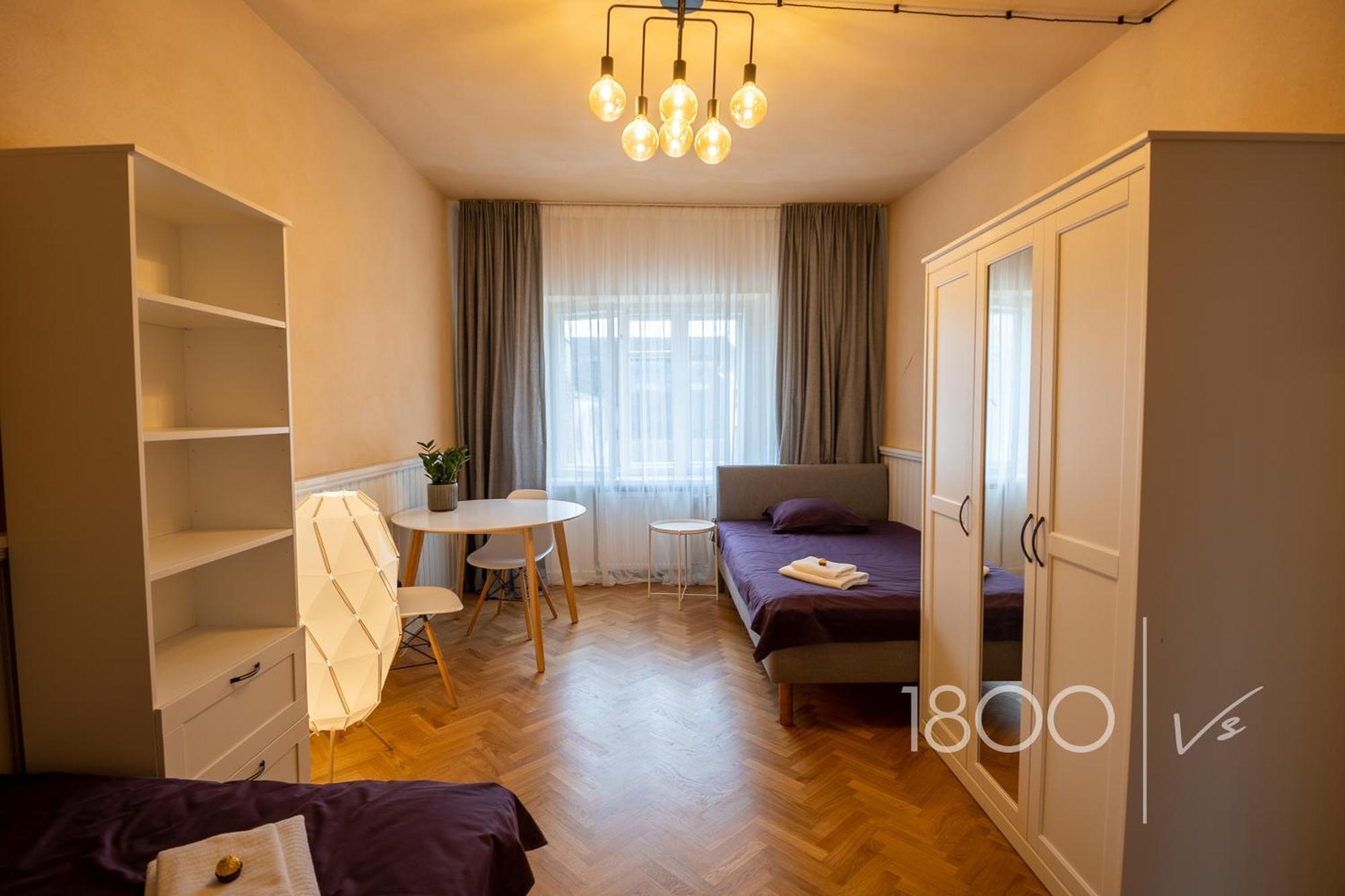 1800 By Vince Stay - Private Rooms In Town Hall Square Tartu Ngoại thất bức ảnh