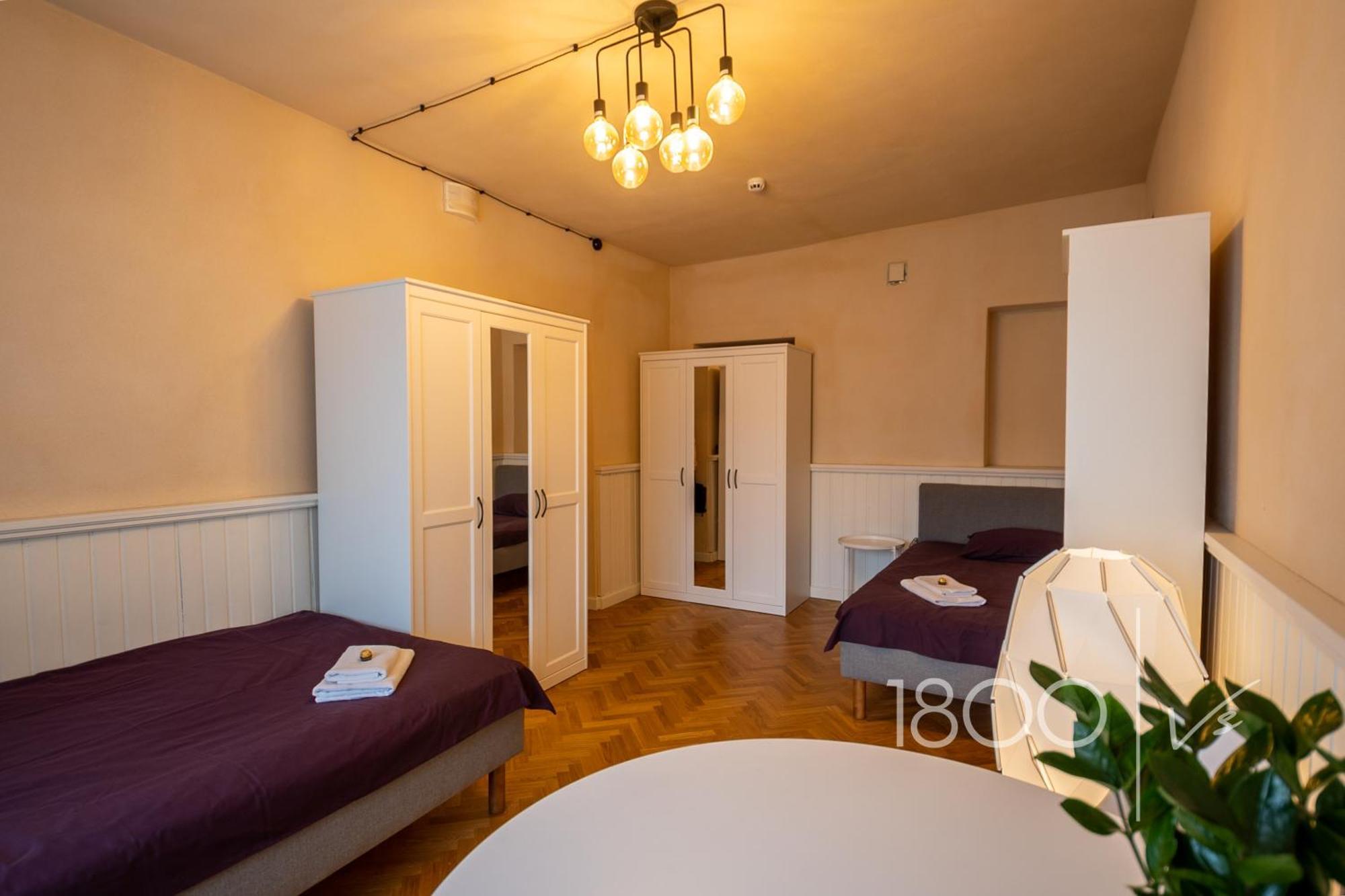 1800 By Vince Stay - Private Rooms In Town Hall Square Tartu Ngoại thất bức ảnh
