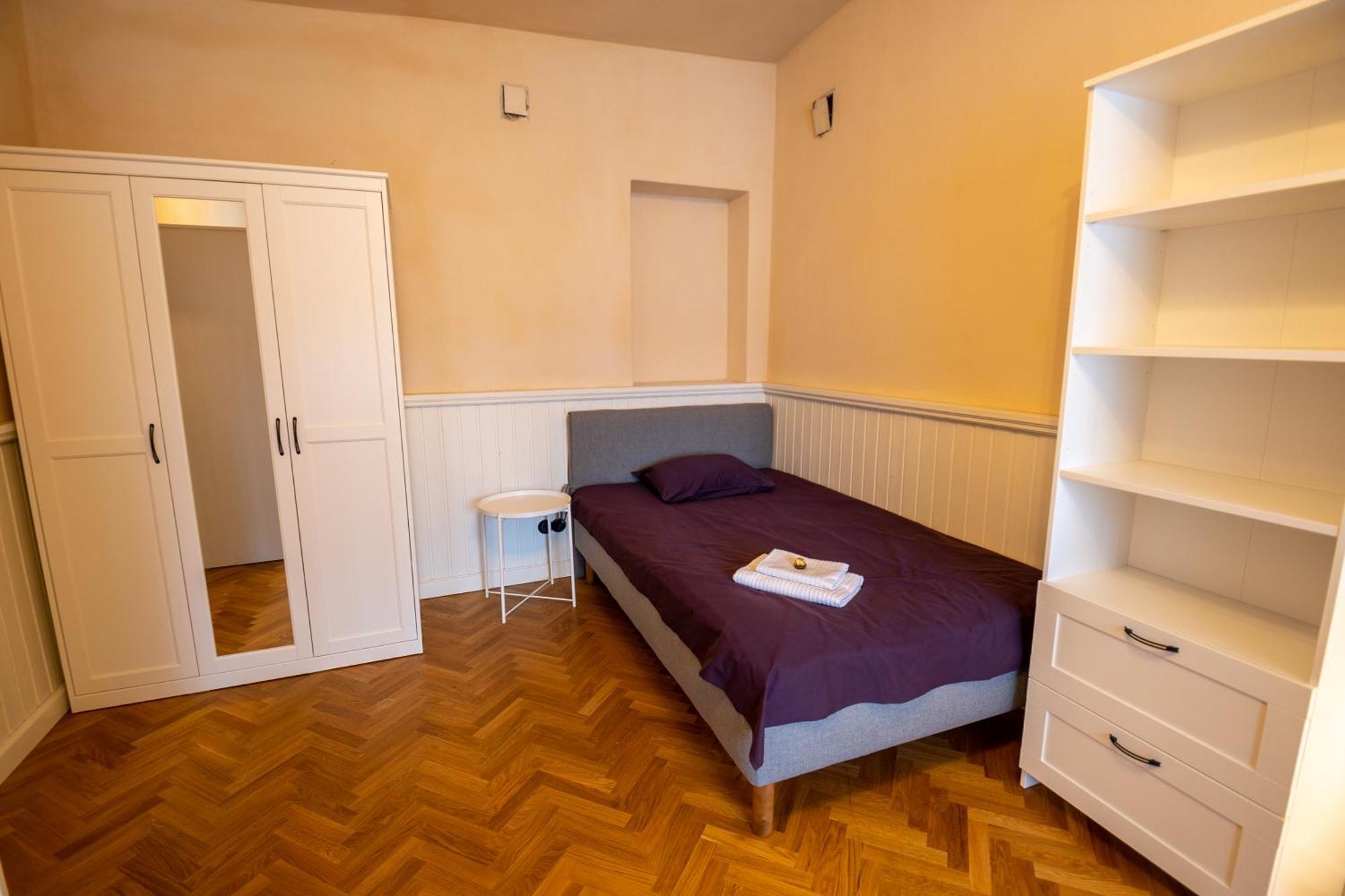 1800 By Vince Stay - Private Rooms In Town Hall Square Tartu Ngoại thất bức ảnh